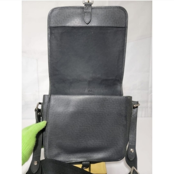 Authentic Louis Vuitton Taiga Andrei Messenger Bag Black - Picture 11 of 11
